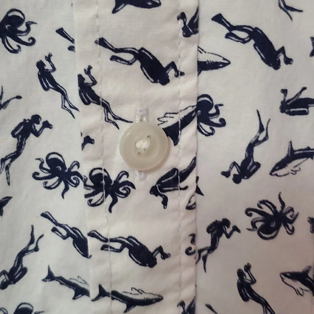 Old Navy short sleeve shirt - Picture 5 of 8